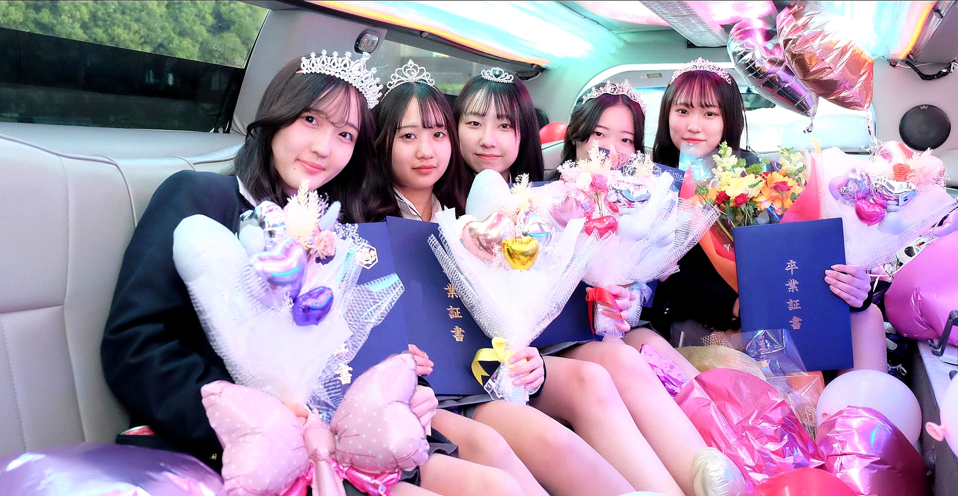 リムジンで高校生パーティーが楽しめるリムジンパーティー高校生プランのご紹介。学割・学生価格で楽しめるリムジンレンタル東京