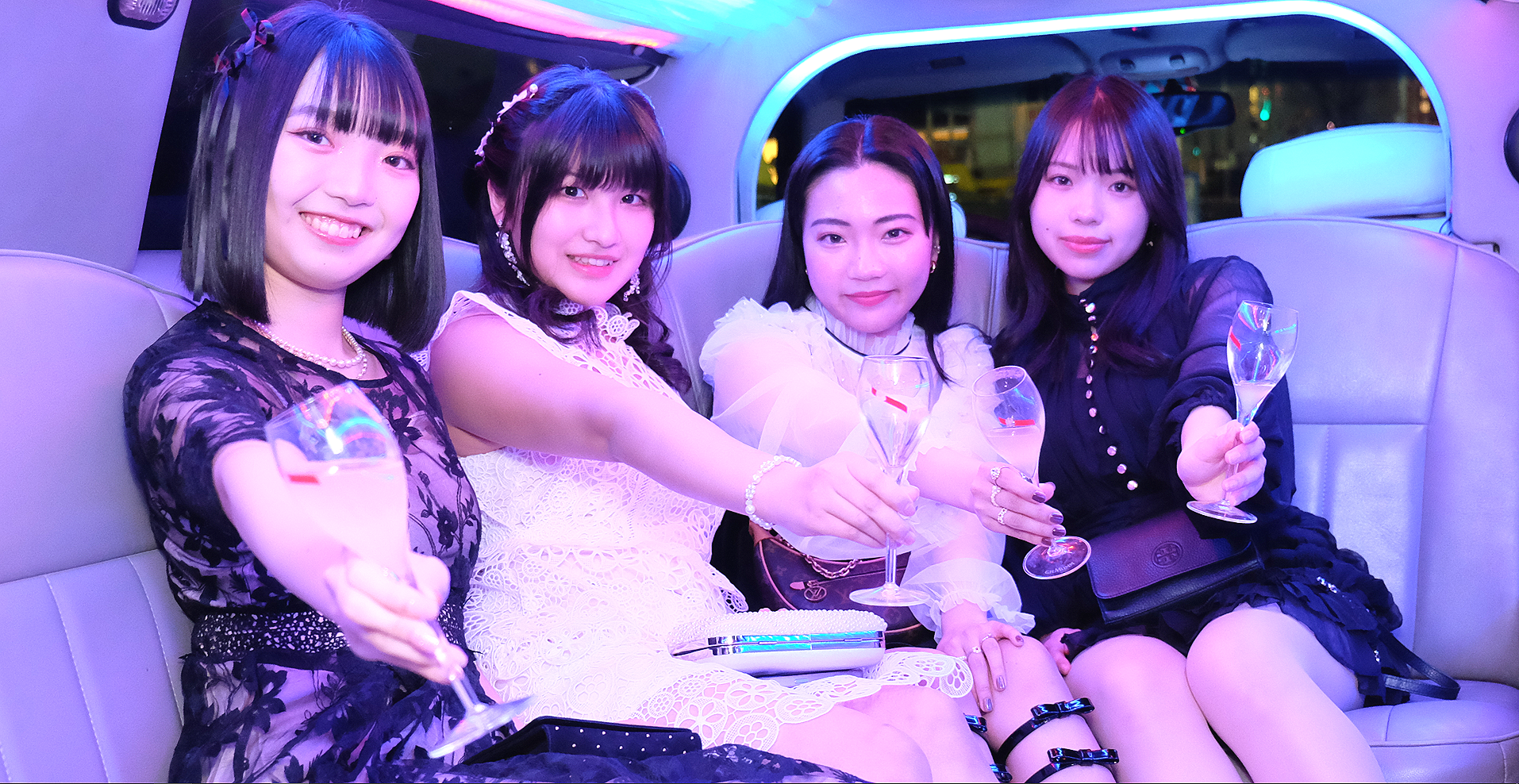 安くて高級のリムジンパーティー　学生からカップルまで気軽に楽しめるリムジンレンタル東京